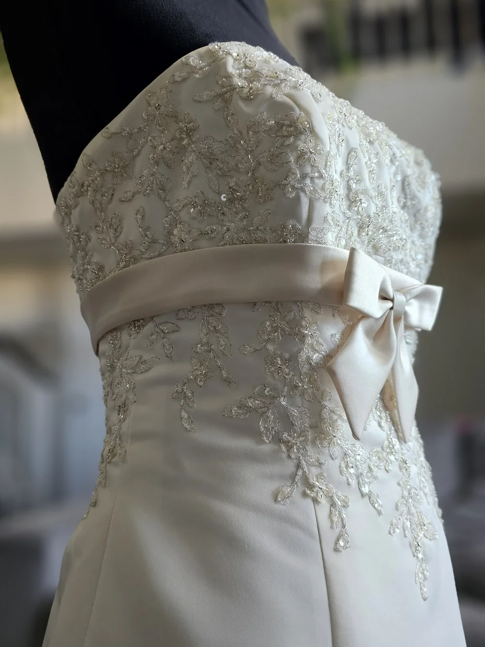 DAVID'S BRIDAL COLLECTION lace wedding dress with beaded metallic lace, size 6 - Picture 1 of 17